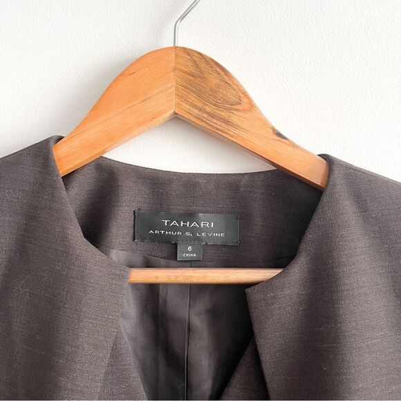 Tahari Wool Blend Blazer Pleated Collar Brown Cropped Women's 6 Pockets Lined - Picture 6 of 10